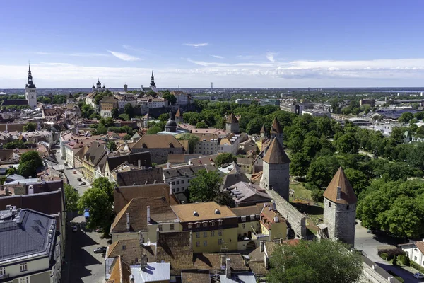 Cityscape Tallinn Estonya üzerinde havadan görünümü