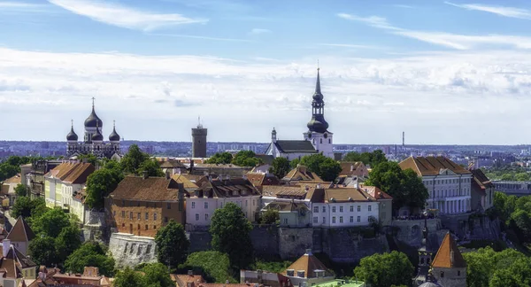 Cityscape Tallinn Estonya üzerinde havadan görünümü