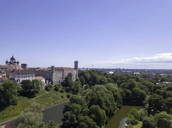 Cityscape Tallinn Estonya üzerinde havadan görünümü