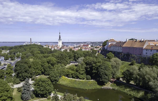 Cityscape Tallinn Estonya üzerinde havadan görünümü
