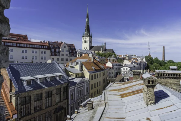 Tallinn tarihi eski şehir Cityscape üzerinde göster 