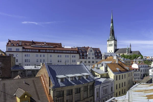 Tallinn tarihi eski şehir Cityscape üzerinde göster 