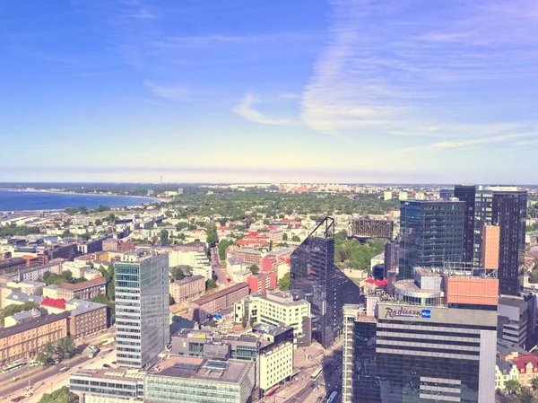 Tallinn, Estonya - 25 Mayıs 2018: Hava cityscape modern iş uzun boylu gökdelen binalar ile finansal bölgesinin