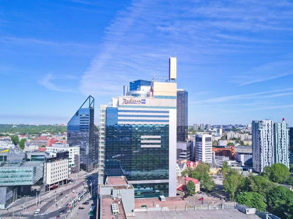Tallinn, Estonya - 25 Mayıs 2018: Hava cityscape modern iş uzun boylu gökdelen binalar ile finansal bölgesinin