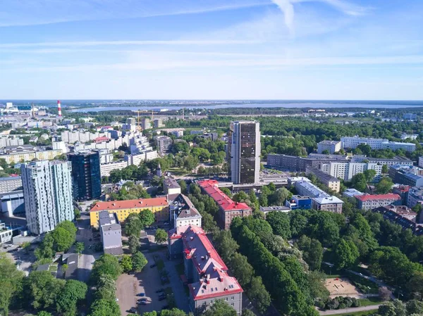 Tallinn, Estonya - 25 Mayıs 2018: Hava cityscape modern iş uzun boylu gökdelen binalar ile finansal bölgesinin