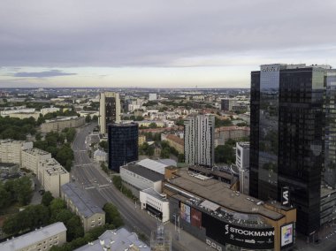 Yüksek gökdelen binaları ile modern iş finans bölgesinin hava şehir manzarası