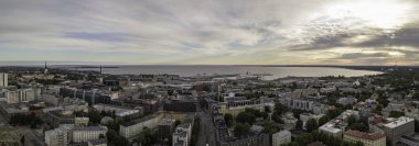 Yüksek gökdelen binaları ile modern iş finans bölgesinin hava şehir manzarası