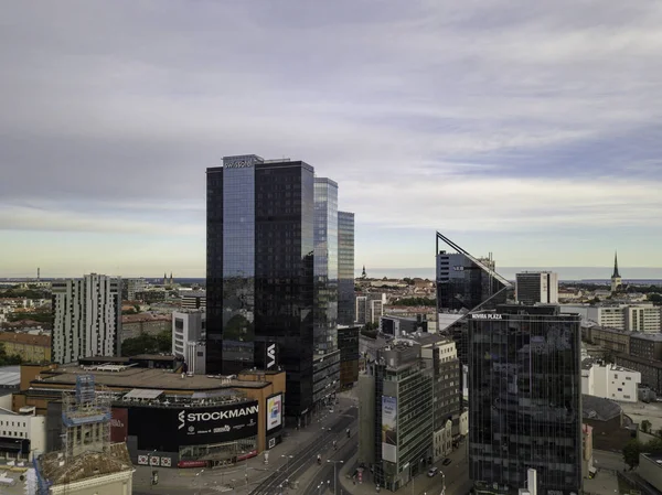 Yüksek gökdelen binaları ile modern iş finans bölgesinin hava şehir manzarası