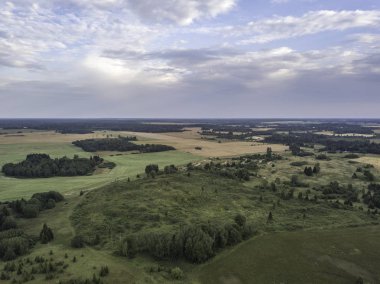 Gök olayları görüntülemek alanları yakınındaki güzel orman