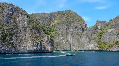 Tayland deniz ve kayalar ile güzel manzara
