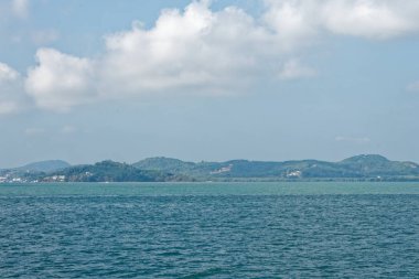 Tayland deniz ve kayalar ile güzel manzara