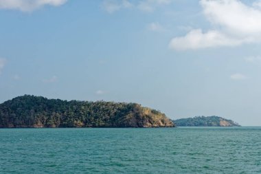 Tayland deniz ve kayalar ile güzel manzara