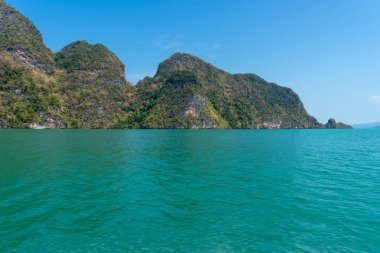 Tayland deniz ve kayalar ile güzel manzara