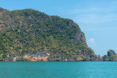 Tayland deniz ve kayalar ile güzel manzara