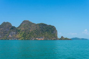 Tayland deniz ve kayalar ile güzel manzara