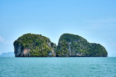 Tayland 'da kayalar ve deniz