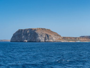 Girit 'teki güzel kayaların manzarası