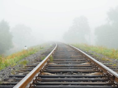 Sis ve buğu demiryolu de