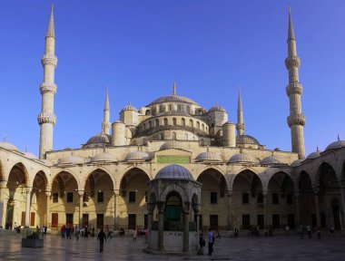 Istanbul'da camide güneş önden görünüm drom