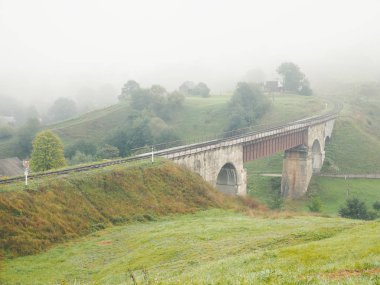 Sis ve buğu carpatian dağlarda Köyü'nde