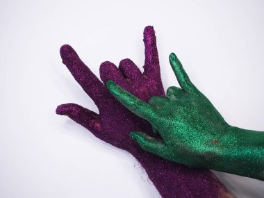 El ile beyaz izole pullu