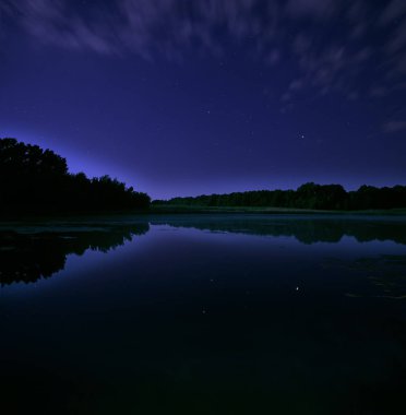 Villiage gölde gece