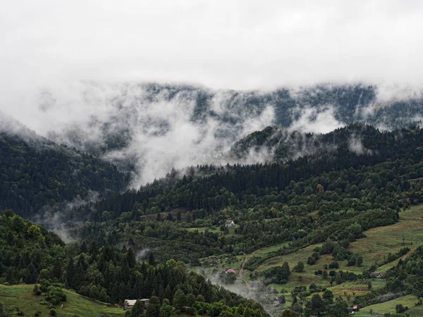 Nebel Und Nebel Dorf Den Karpaten — Stockfoto
