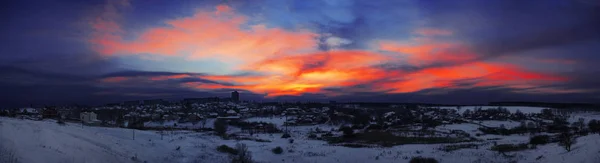 カラフルな雪村パノラマの夕日 — ストック写真