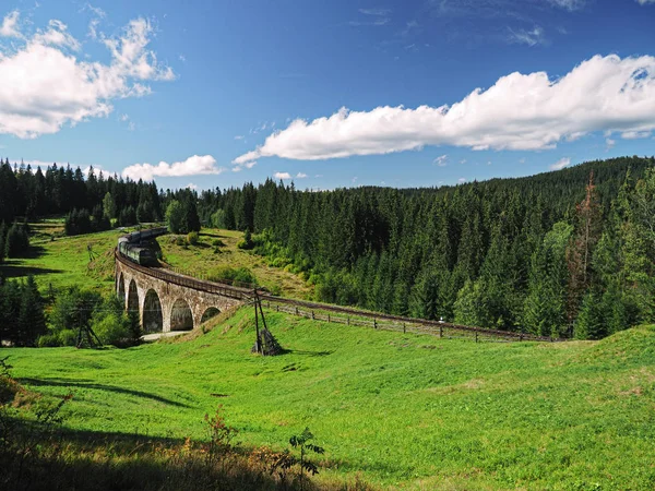 Carpatian Hory Vlak Letní Krajiny — Stock fotografie