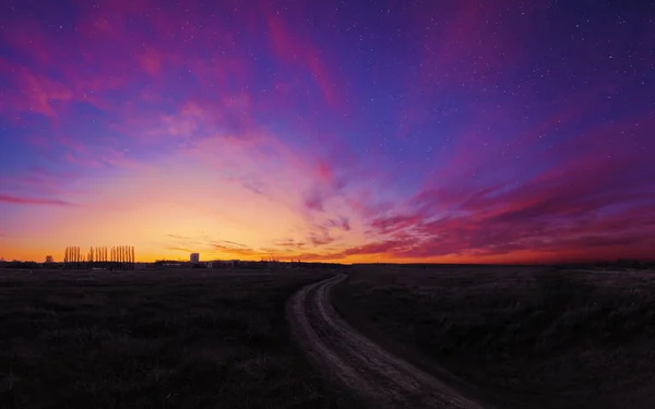Ηλιοβασίλεμα Πάνω Από Τις Πολύχρωμες Πεδίο Δρόμο Προς Μέλλον — Φωτογραφία Αρχείου