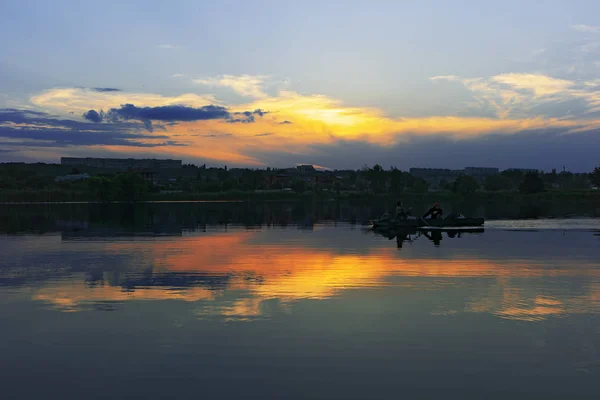 Рибалки Човні Йдуть Додому Заході Сонця — стокове фото