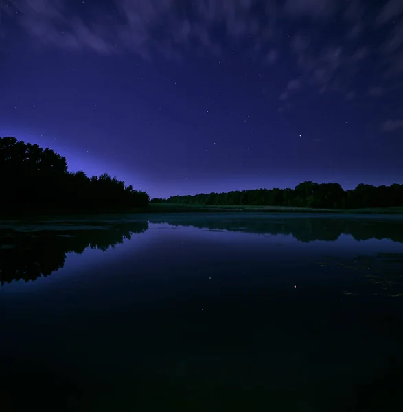 Νύχτα Λίμνη Στην Villiage — Φωτογραφία Αρχείου