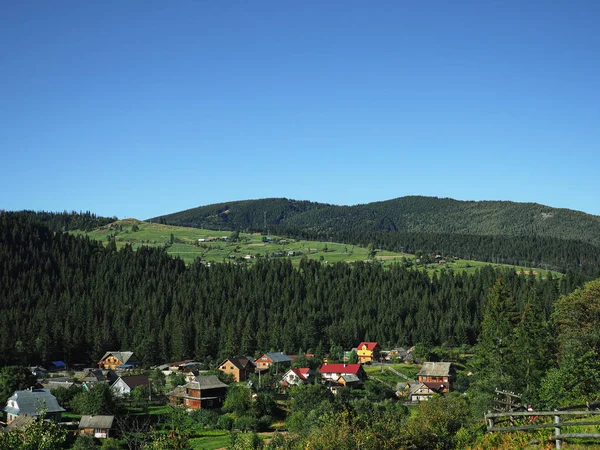 Carpatian Bergen Sommar Landskap — Stockfoto