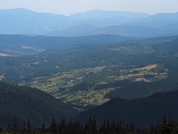 Carpatian Dağlar Görünümü Üst — Stok fotoğraf