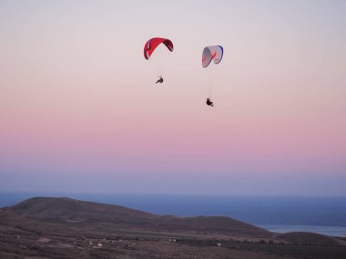 Mountain Voloshin Koktebel, Crimea adlı kişi yamaç paraşütü