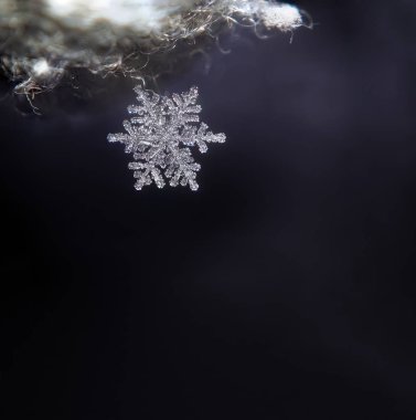 Kar tanesi kristal mavi