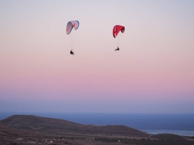 Mountain Voloshin Koktebel, Crimea adlı kişi yamaç paraşütü
