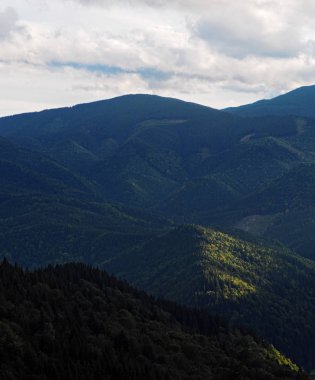 Üstten Carpatian dağlar görünüm