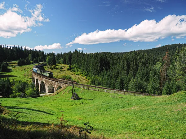 Carpatian Hory Vlak Letní Krajiny — Stock fotografie