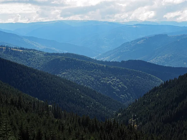 Blick Von Oben Auf Die Karpatischen Berge — Stockfoto