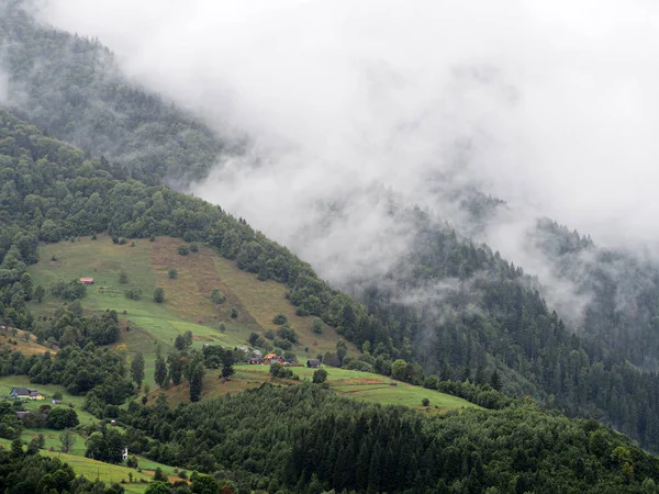 Nebel Und Nebel Dorf Den Karpaten — Stockfoto