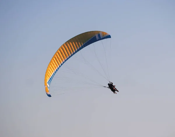 Paraplan Koktebel Crimea Ile Adam Yamaç Paraşütü — Stok fotoğraf