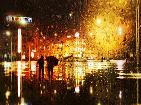 Yağmur, sokak şehir üzerinde şemsiye duran çift 