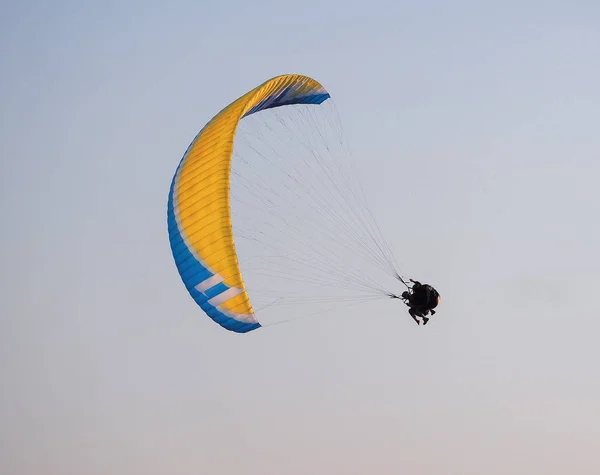 Paraplan Koktebel Crimea Ile Adam Yamaç Paraşütü — Stok fotoğraf