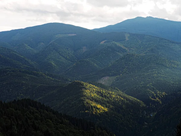 Üstten Carpatian Dağlar Görünüm — Stok fotoğraf