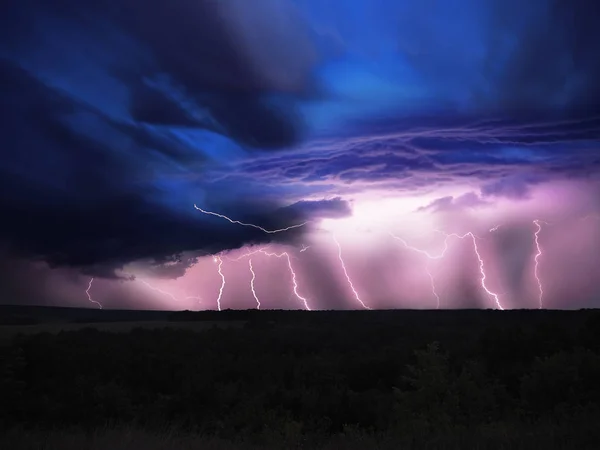 Blesky Noci Přes Les — Stock fotografie