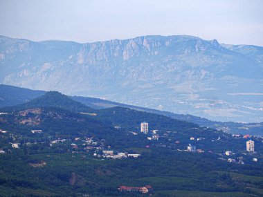 Kırım ve yeşil orman ve köy Dağları