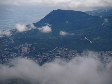 Kırım ve yeşil orman ve köy Dağları