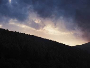 Carpatian dağlar gün batımında