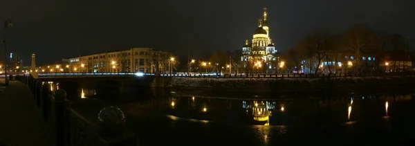 Beleuchtete Kirche Bei Nacht — Stockfoto